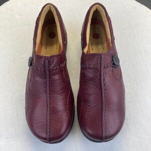 Clarks Un Structured Un.Loop Button Slip On Shoe Burgundy  Size 9M